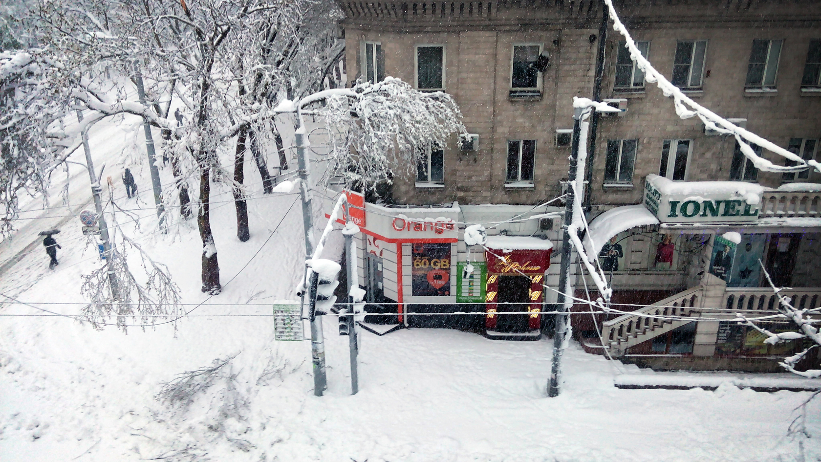 april snow in chisinau (4)