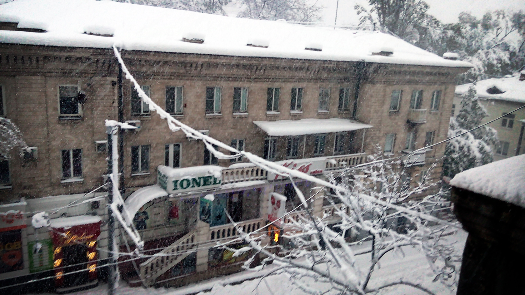 april snow in chisinau (5)