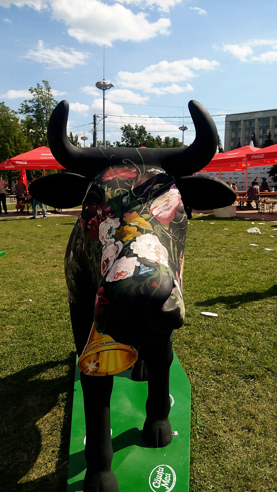 09-cow sculpture chisinau